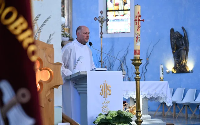 (NE)OBYČEJNÍ: Darius Sputo. Kněz, horolezec, pedagog i tramvajový kavárník