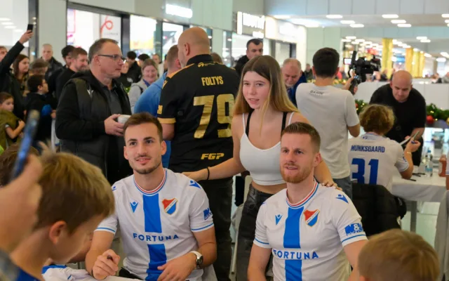 Jedině Baník! Modrobílí obsadili obchodní centrum.