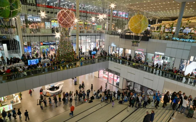 FOTO: Jedině Baník! Modrobílí obsadili obchodní Jedině Baník! Modrobílí obsadili obchodní centrum.