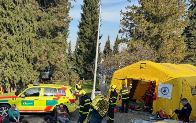 VIDEO: Policie, hasiči a zdravotníci nacvičovali ve Frýdku-Místku zásah proti útočníkovi, který střílí po lidech