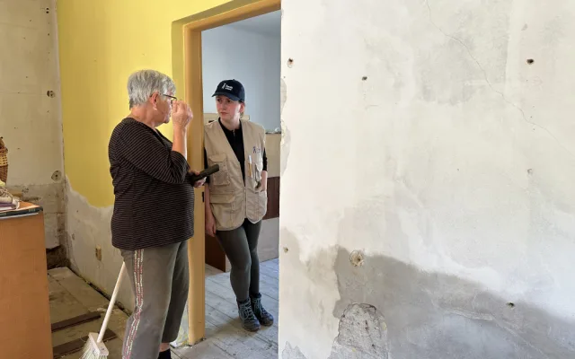 Lidé postižení povodní stále vysouší, problémy dělají dřevokazné houby a plísně. Člověk v tísni zatím obětem velké vody vyplatil téměř 170 milionů