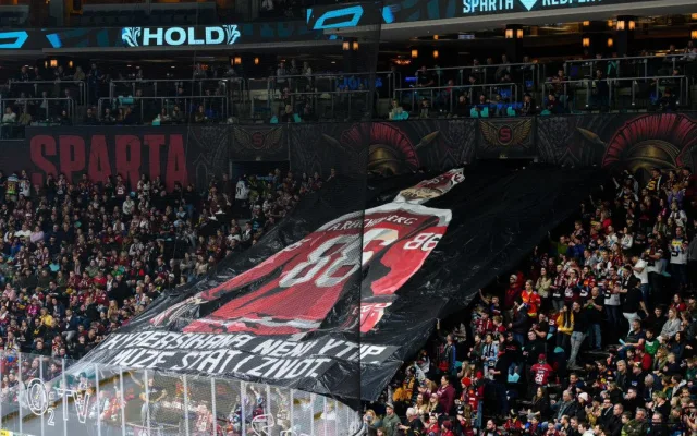 Sparta při tradičním zápase na počest složek IZS porazila doma Vítkovice a dostala se do čela tabulky
