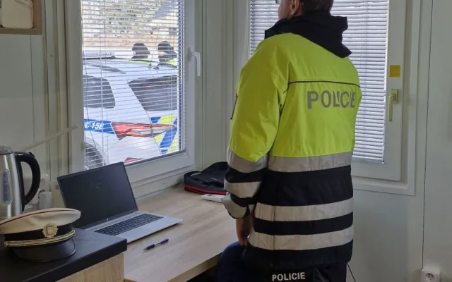 Policisté mají v Ostravici nové zázemí z unimobuněk