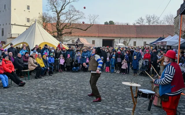 Masopustní veselí zasáhlo Slezskoostravský hrad. Zabíjačka i maškary.