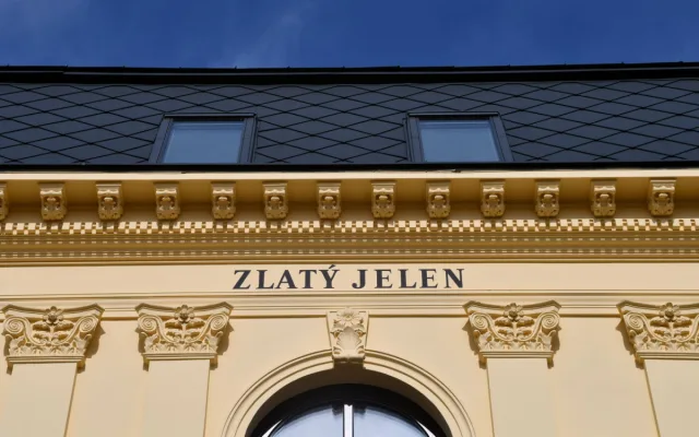 Chátrající Zlatý jelen ve Staré Bělé se proměnil ve společenské centrum. Rekonstrukce přišla na 61 milionů