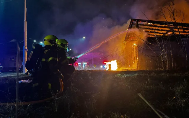 V Ostravě v noci shořelo bývalé bistro Bedřich. Příčinu požáru zatím hasiči neznají