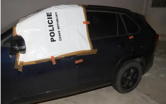 Cizinec vyskočil na dálnici u Ostravy za jízdy z kradeného auta, policie ho zadržela