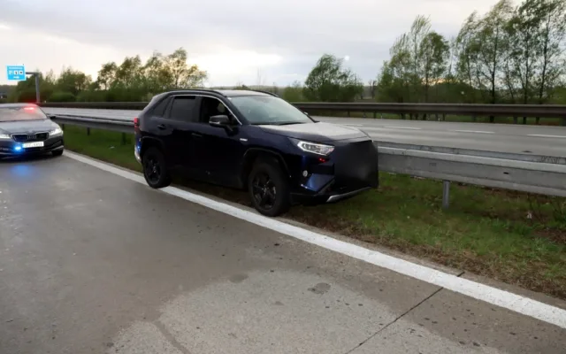 Cizinec vyskočil na dálnici u Ostravy za jízdy z kradeného auta, policie ho zadržela