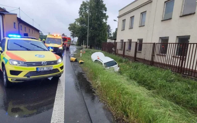 Dvanáct minut bojovali záchranáři o život seniora. Muž skončil na urgentním příjmu