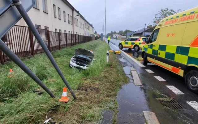 Dvanáct minut bojovali záchranáři o život seniora. Muž skončil na urgentním příjmu
