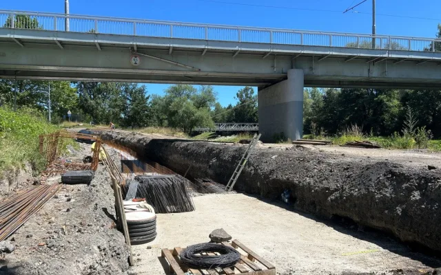 FOTO: Levý břeh Ostravice v Ostravě bude po obnově relaxační zónou