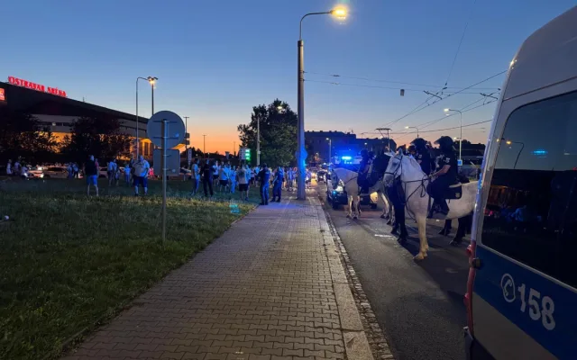Po fotbalovém zápasu mezi Baníkem a Austrií Vídeň byl zraněn rakouský fanoušek