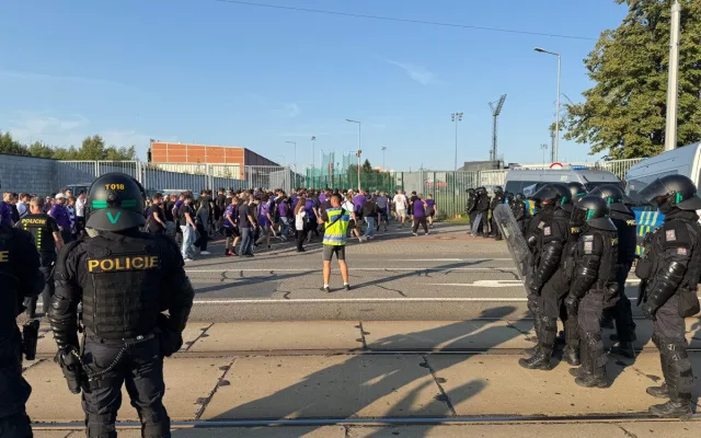 Po fotbalovém zápasu mezi Baníkem a Austrií Vídeň byl zraněn rakouský fanoušek