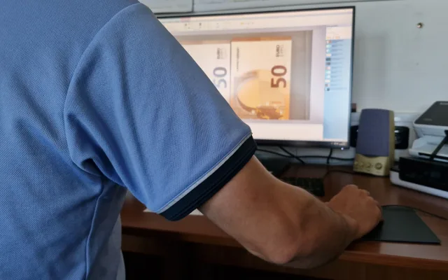 VIDEO: Dva cizinci se bez obav prokazovali falešnými doklady. Byli vyhoštěni
