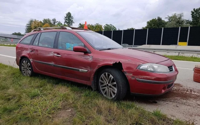 Řidič si ustlal na D48 a nadýchal 3,5 promile. V autě měl přitom malého syna