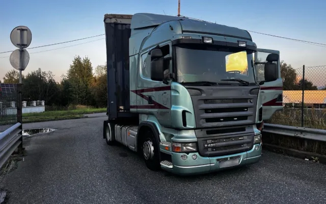 Řidič tohoto kamionu jel 48 hodin bez odpočinku