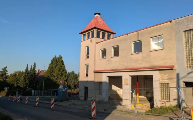 Demolice staré zbrojnice v Klimkovicích uvolní místo pro novou za 70 milionů korun