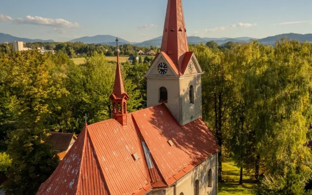 Kostelní věž v Lískovci potřebuje opravit, Frýdek-Místek darovanou částku zdvojnásobí