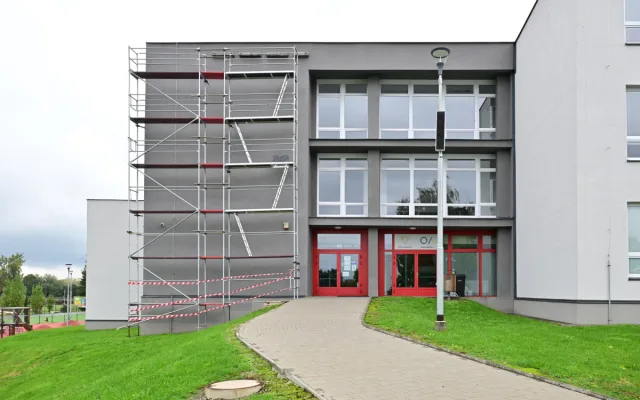 Budova Obchodní akademie a Střední odborné školy ochrany osob a majetku v Karviné-Hranicích