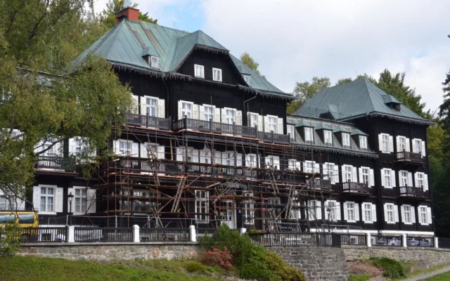 Nové balkony za 6 milionů. Lázně Karlova Studánka dokončily rekonstrukci Slezského domu