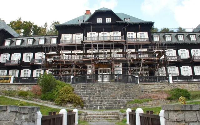Nové balkony za 6 milionů. Lázně Karlova Studánka dokončily rekonstrukci Slezského domu
