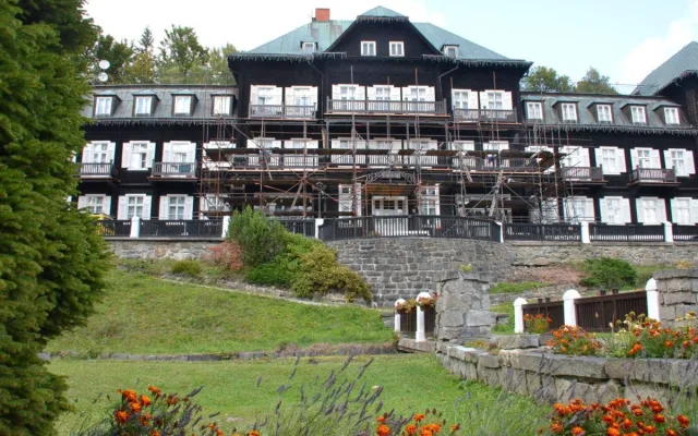 Nové balkony za 6 milionů. Lázně Karlova Studánka dokončily rekonstrukci Slezského domu