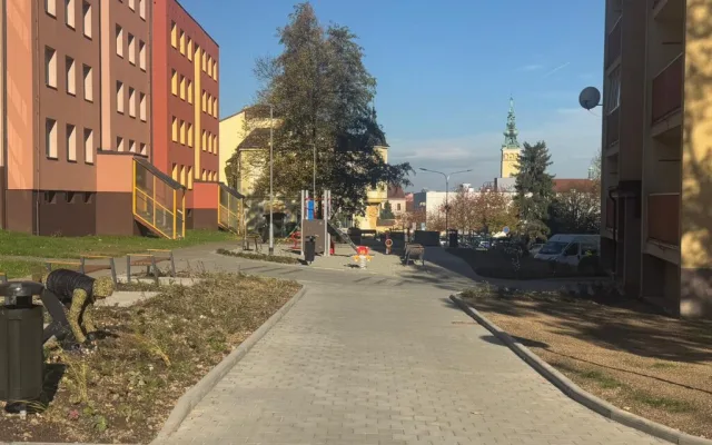 V Novém Jičíně skončila druhá etapa úprav panelového sídliště Nerudova
