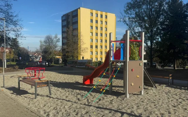 V Novém Jičíně skončila druhá etapa úprav panelového sídliště Nerudova