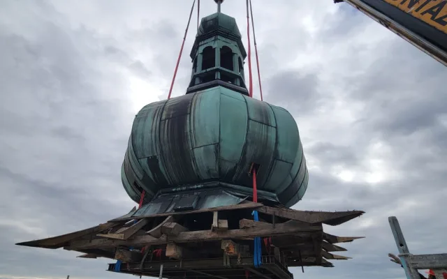 Věž kostela na Cvilíně je bez báně, čeká ji odborná prohlídka a oprava