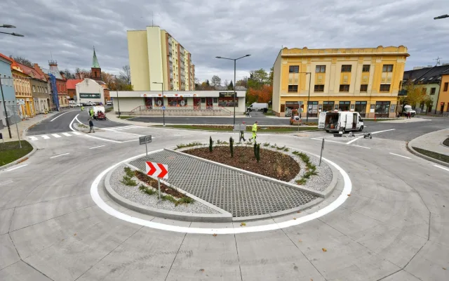 V Bohumíně dnes otevřou nový kruháč. Uprostřed se kříží vodovody a vede tudy kanalizace