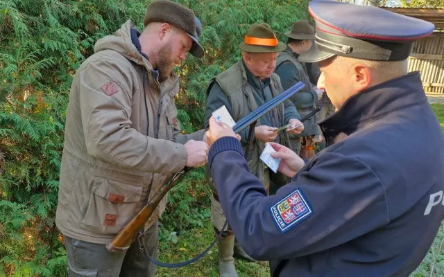 K myslivcům na honu v Sudicích se připojila i policie. Nezjistila žádné pochybení