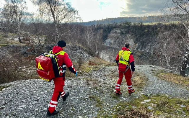 FOTO: Potápěč ztratil vědomí pětadvacet metrů pod hladinou, letěl pro něj vrtulník. Foto: Se svolením ZZS MSK