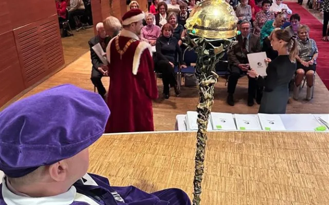 FOTO: Třinecká Univerzita třetího věku má další absolventy. Mají za sebou promoci