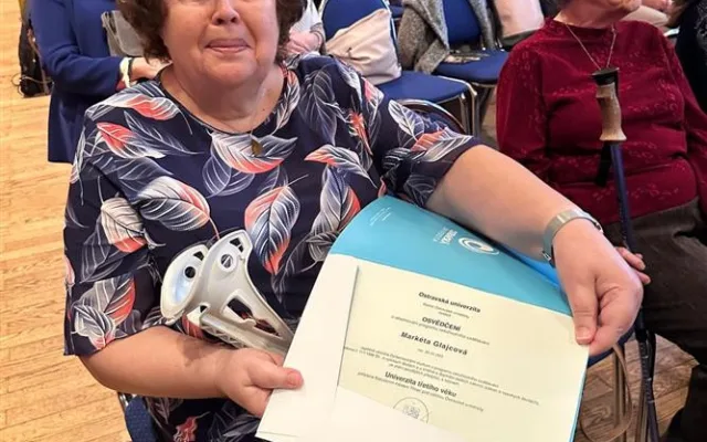 FOTO: Třinecká Univerzita třetího věku má další absolventy. Mají za sebou promoci