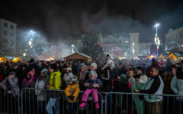 I v Ostravě zahájili advent. Na náměstí se roztočilo kolo, otevřelo se kluziště