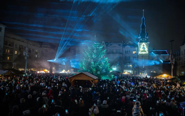 I v Ostravě zahájili advent. Na náměstí se roztočilo kolo, otevřelo se kluziště