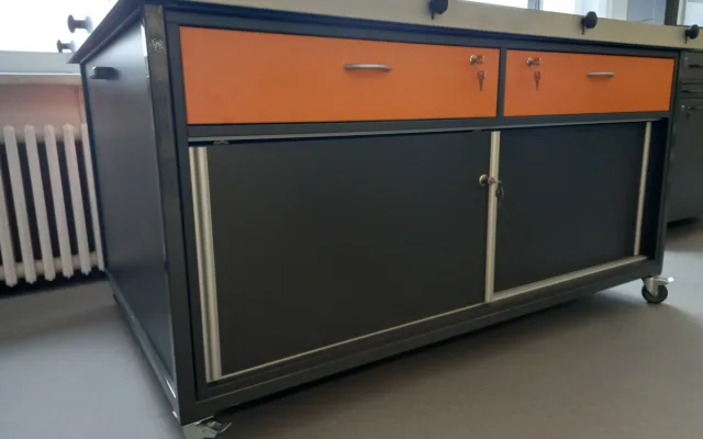 Robotické stoly i brýle na virtuální realitu. Krnovské školy získají moderní technologie