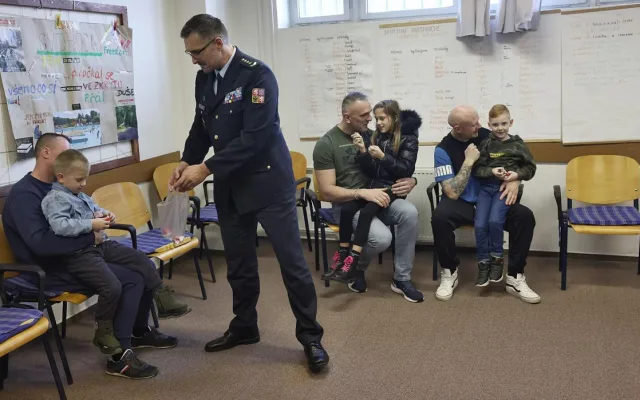 Trestanci z Heřmanic vlastnoručně opravovali kola pro své potomky