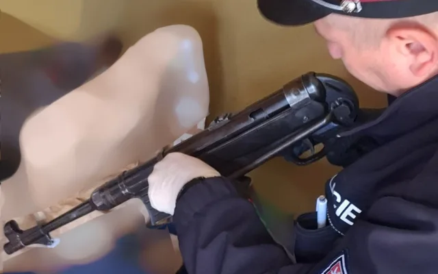 Perkusní revolver, jednoranová puška. V Moravskoslezském kraji začala zbraňové amnestie