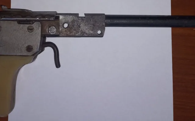 Perkusní revolver, jednoranová puška. V Moravskoslezském kraji začala zbraňové amnestie