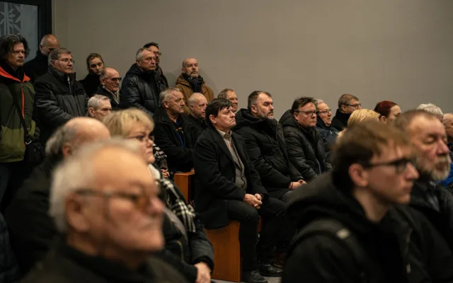 Veřejnost se rozloučila s legendárním vzpěračem Otou Zarembou.