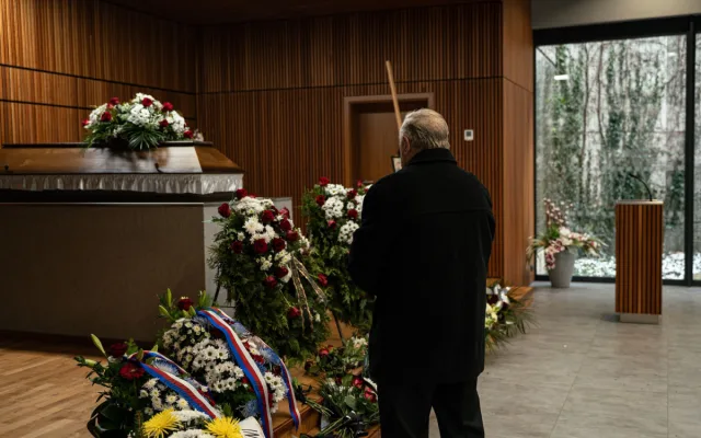 Veřejnost se rozloučila s legendárním vzpěračem Otou Zarembou.