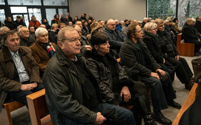 Veřejnost se rozloučila s legendárním vzpěračem Otou Zarembou.