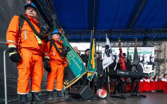 Ve Stonavě vyvezli z dolu poslední vozík, těžba černého uhlí v Česku skončila.