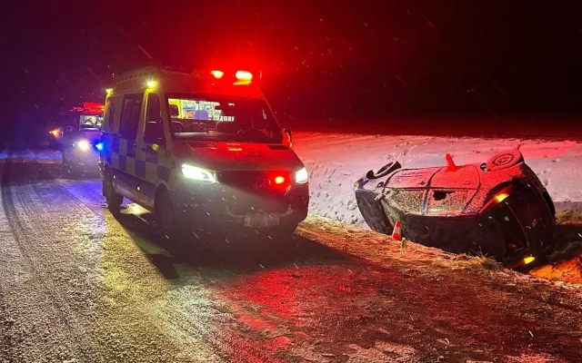 Dvaadvacet zraněných během jediného odpoledne. Sníh ochromil dopravu v kraji