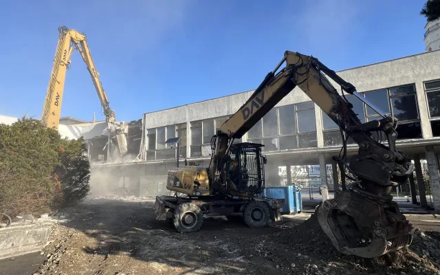 V Opavě dnes začala demolice chátrající Slezanky