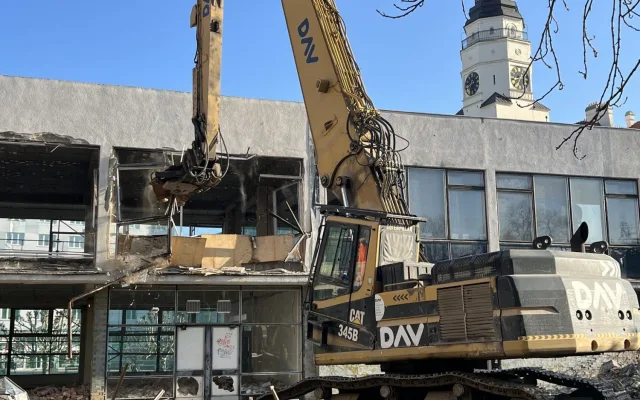 V Opavě dnes začala demolice chátrající Slezanky