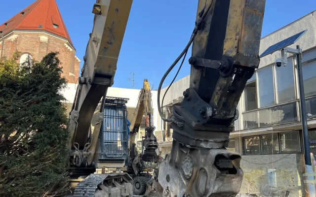 V Opavě dnes začala demolice chátrající Slezanky