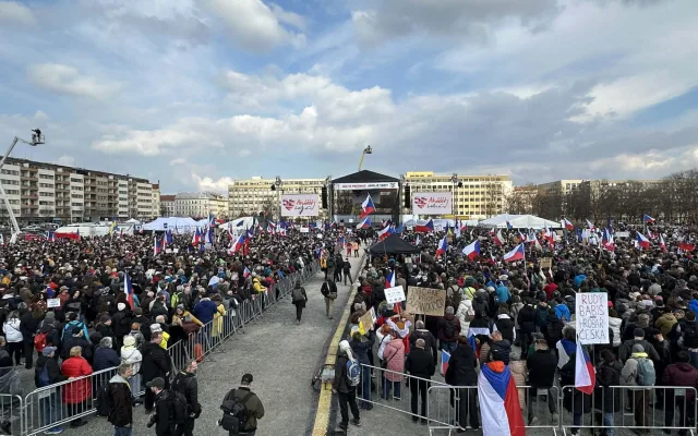 Protivládní demonstrace Milionu chvilek zaplnila Letnou, dorazily desítky tisíc lidí