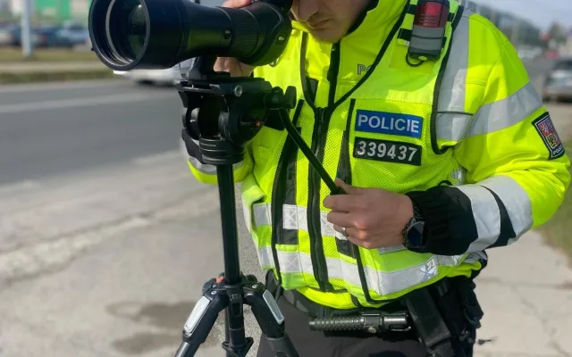 Řidička letěla stovkou v Opavě, policie jí na místě zabavila řidičák